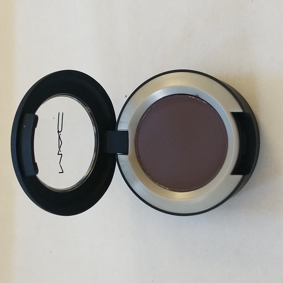 MAC It's Vintage Powder Kiss Soft Matte Eyeshadow - Picture 2 of 7